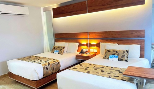Habitación estándar, 2 camas dobles, no fumadores