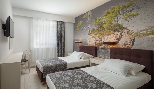 Apartamento, 2 habitaciones, balcón, vistas parciales al mar