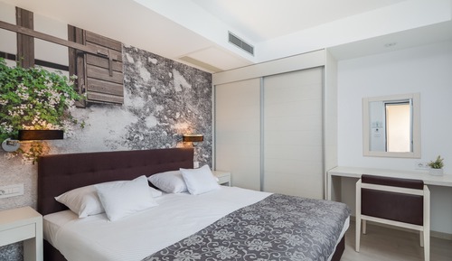 Suite estudio, 1 habitación, balcón, vistas parciales al mar