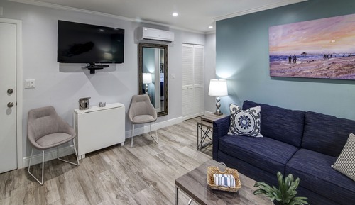 One Bedroom Studio, King Suite