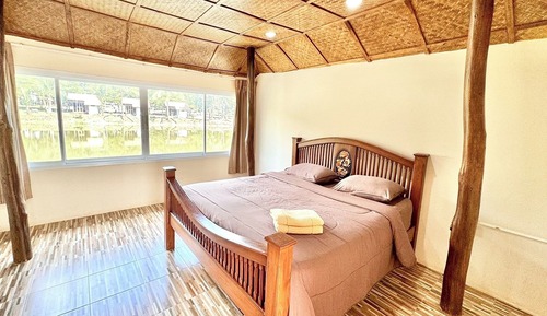 Bungalow, vistas al río