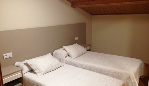 Dúplex familiar, 2 habitaciones, 2 baños, junto a la piscina