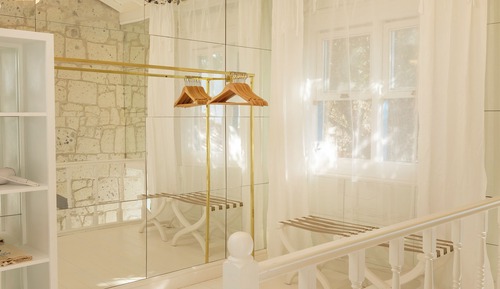 Luxury Room (Olive)