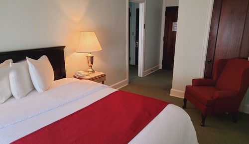 Queen Room with Sitting Area