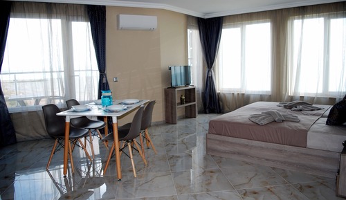 Estudio, vistas al mar