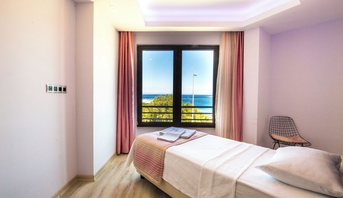 Habitación triple, vistas al mar