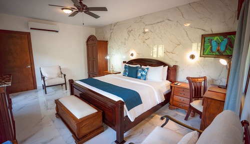 VERANERA Romantic Suite, 1 King Bed, Jetted Tub, Garden Area