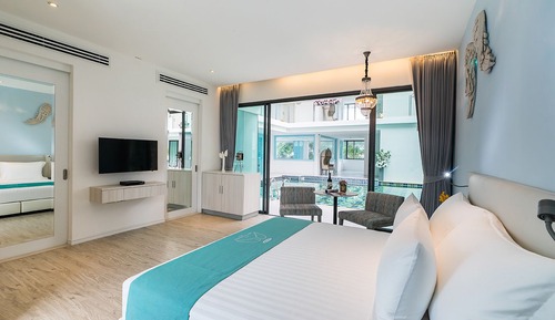 Habitación Deluxe doble, acceso a la piscina