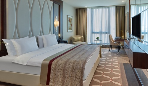 Trendy Room With Queen Size Bed