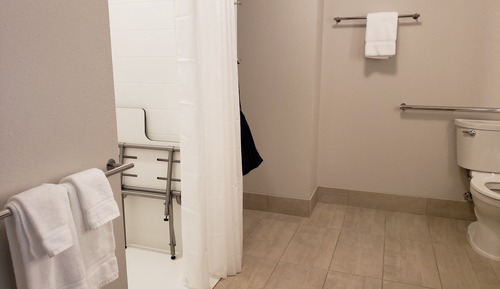 Suite, 1 cama de matrimonio grande, accesible en silla de ruedas (Communications, Roll-In Shower)