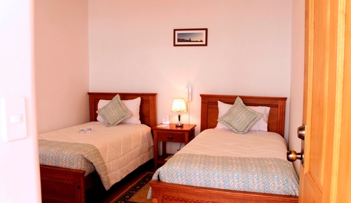 Habitación estándar con 1 cama doble o 2 individuales, varias camas, baño privado, planta baja