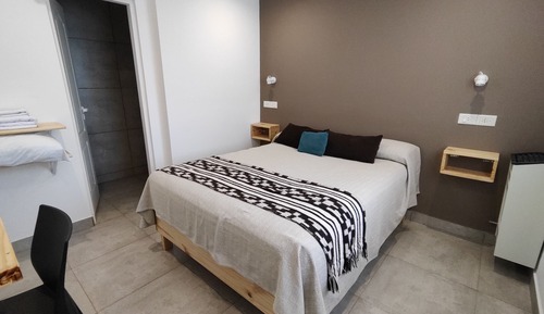Habitación básica doble, 1 cama doble, no fumadores, baño privado