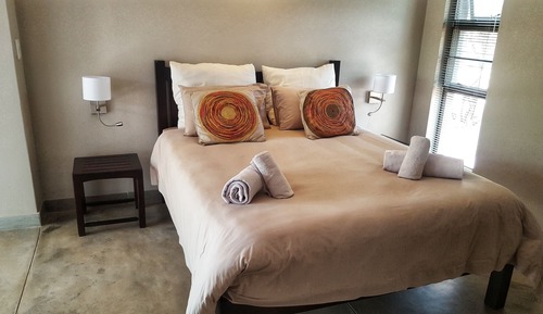 Habitación Deluxe doble, 1 cama de matrimonio, vistas a la piscina, en la zona del jardín