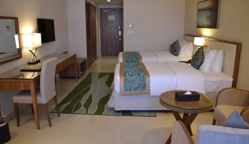 Habitación estándar, 2 camas individuales, balcón, vistas a la ciudad