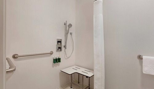 Habitación, 2 camas de matrimonio (Mobility Accessible, Tub)