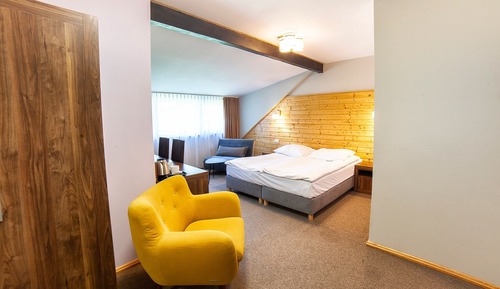 Habitación superior con 1 cama doble o 2 individuales