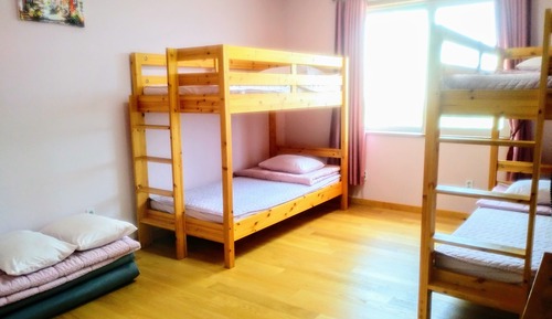 Habitación familiar, varias camas, baño privado