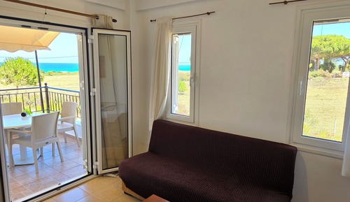 Villa, mirando al mar