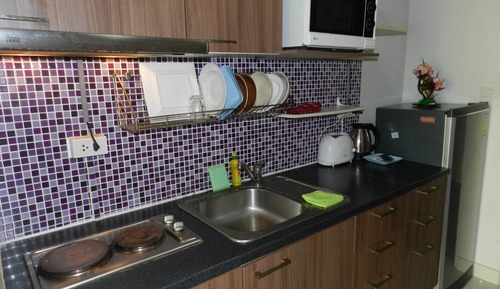 Suite estudio superior, cocina básica, vistas parciales al mar