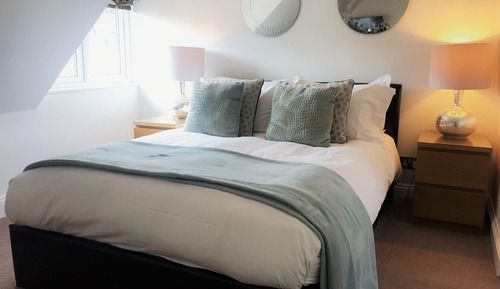 Apartamento de lujo, baño privado, vistas al jardín (Apartment 5)