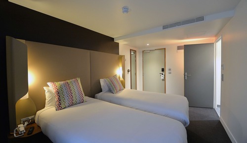 Next Generation, Habitación, 2 camas individuales