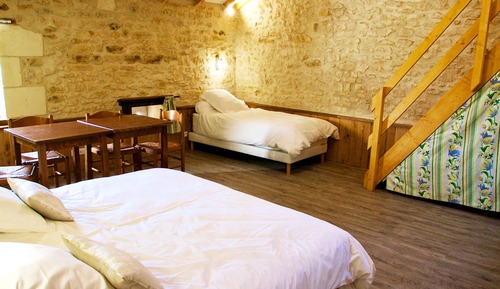 Habitación familiar, varias camas, baño privado (Chambre du Pigeonnier ou du Prunier)