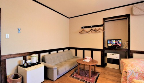 Habitación con 2 camas individuales (with Private Bath Room, Sofa bed)