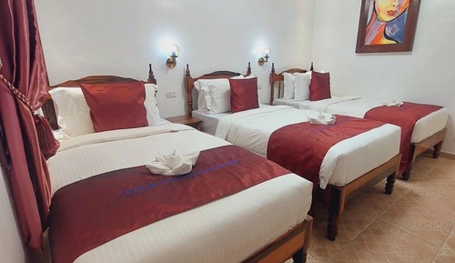 Habitación triple, vistas al jardín, frente a la playa (Coral Bay)