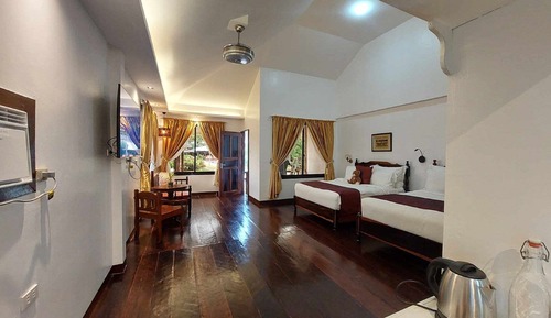 Villa familiar, 2 camas de matrimonio, no fumadores, baño privado