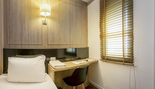 Single room Share Bath