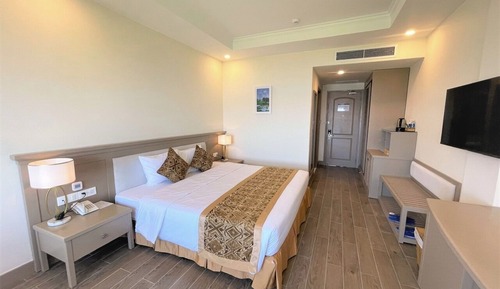 Deluxe Room, Pool View