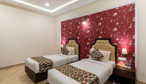 Habitación básica con 2 camas individuales