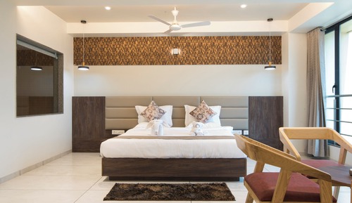 Luxury Studio Suite, 1 King Bed, Accessible Bathtub, City View
