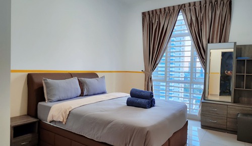 Apartamento, 3 habitaciones, balcón, vistas a la ciudad