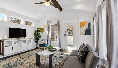 House, 1 Queen Bed with Sofa bed, Patio (Byrd 4 Tiny Stay Getaway)