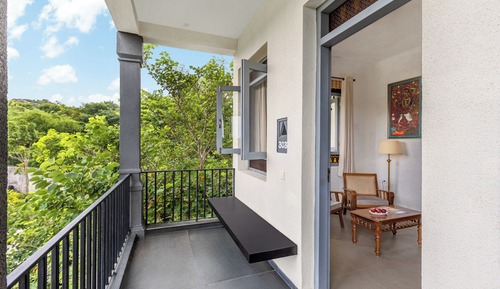 Mountain View Elegant Suite with Sitout