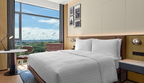 Classic Room, 1 King Bed, City View