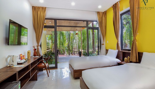Deluxe Room, Patio, Garden View