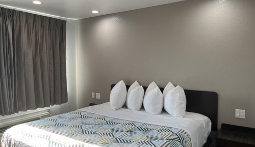 Standard Room, 1 King Bed, Non Smoking