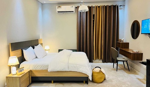 Deluxe Suite, 3 Bedrooms, Housekeeping, Hill View