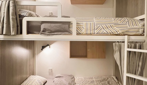 6 Beds Mixed Dormitory