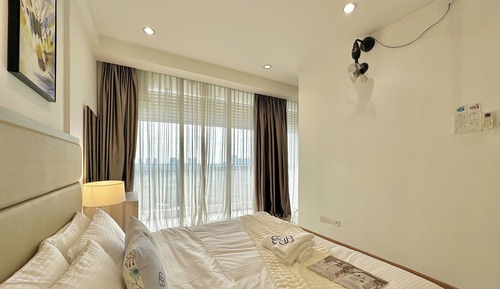 Comfort Studio, 1 King Bed, Non Smoking, City View