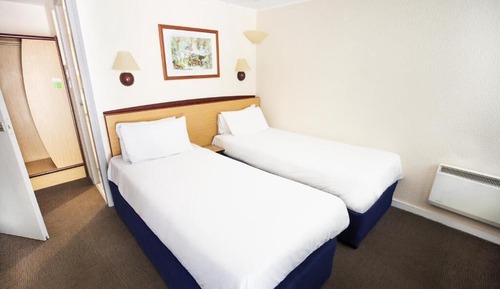 Standard Twin Room