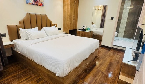 Mountain View Luxury Room