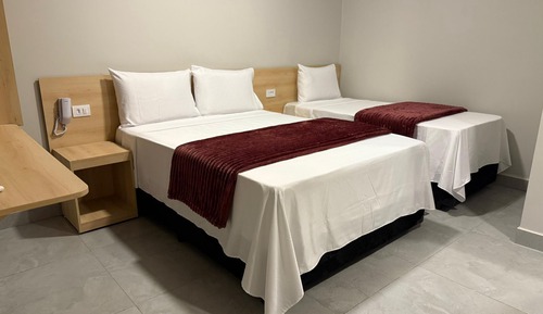 Habitación clásica con 1 cama doble o 2 individuales, vistas a la ciudad