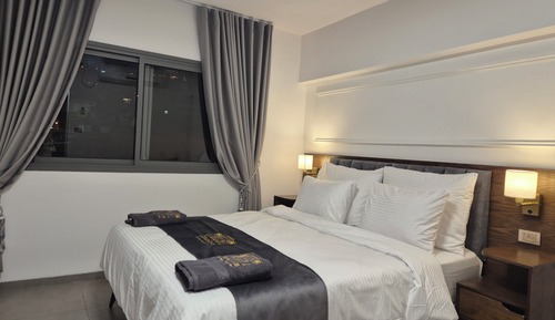 Signature Studio Suite, City View
