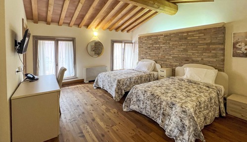 Habitación con 1 cama doble o 2 individuales, vistas a la ciudad