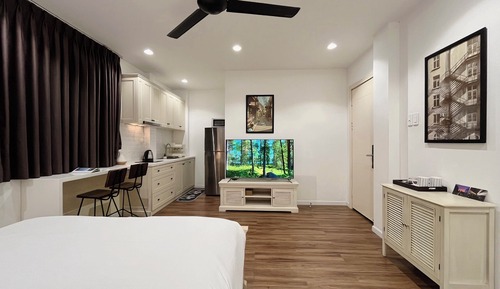 Standard Studio, Kitchen, Garden View