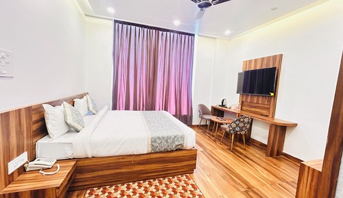 Royal Room, City View