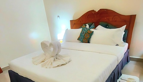 Room, Balcony